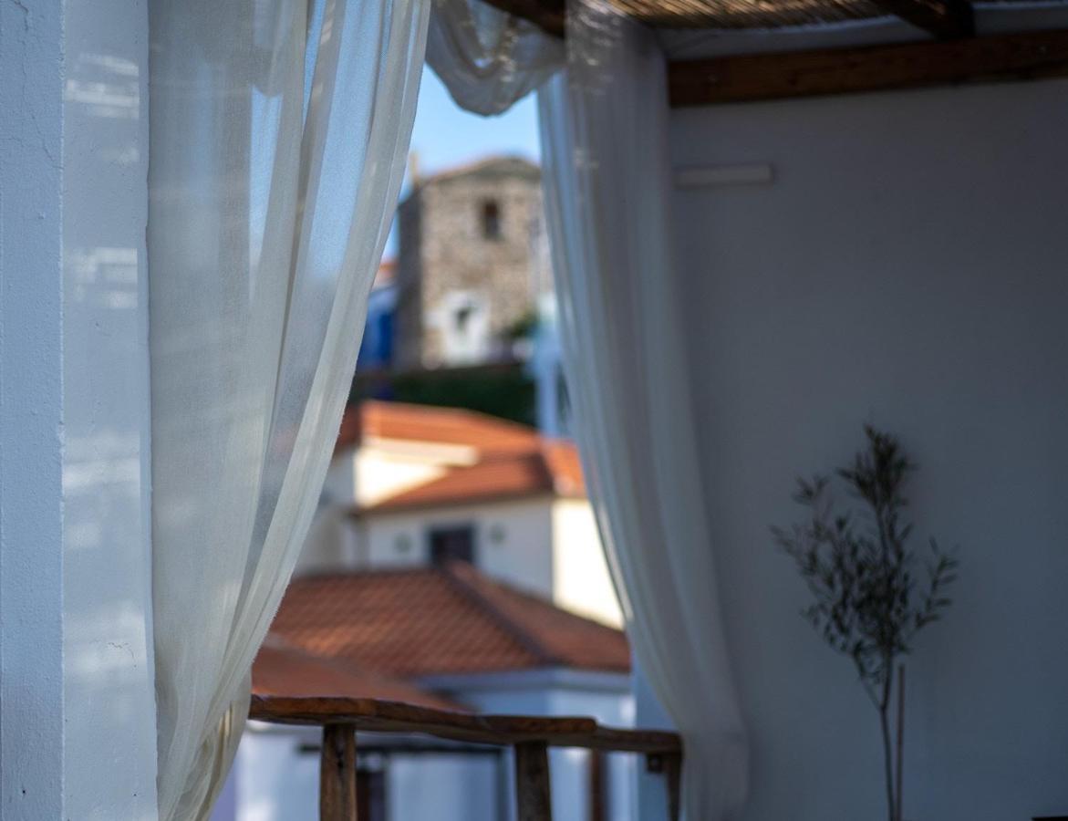 Chora Suite Alonnisos Town ภายนอก รูปภาพ